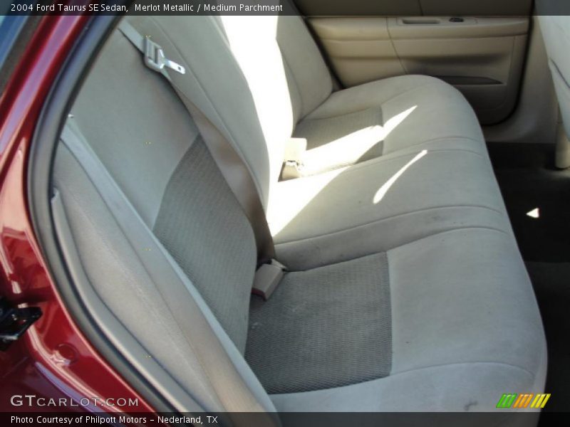 Merlot Metallic / Medium Parchment 2004 Ford Taurus SE Sedan