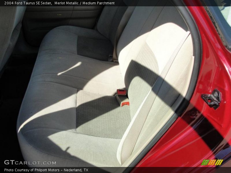 Merlot Metallic / Medium Parchment 2004 Ford Taurus SE Sedan