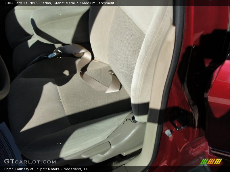 Merlot Metallic / Medium Parchment 2004 Ford Taurus SE Sedan