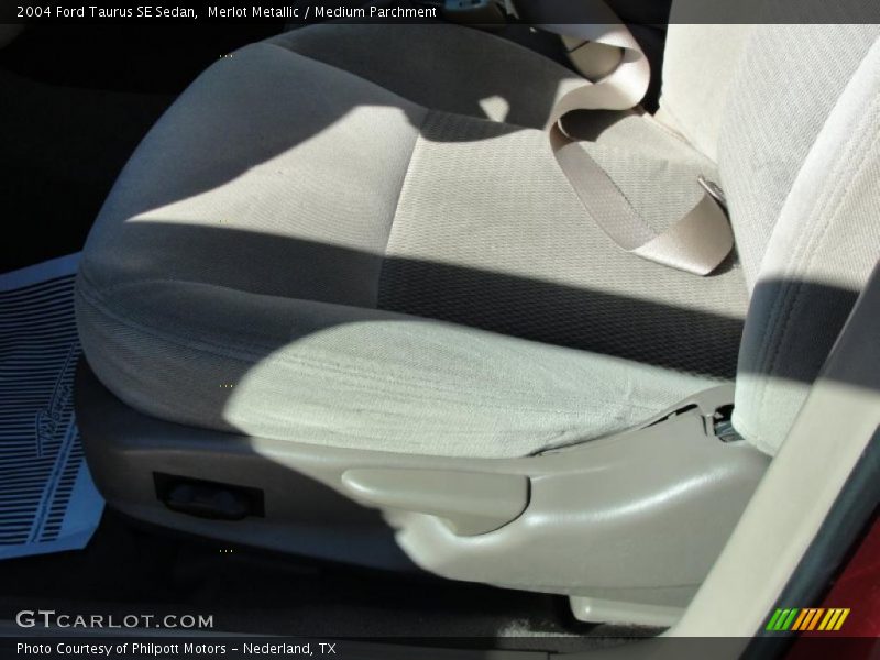 Merlot Metallic / Medium Parchment 2004 Ford Taurus SE Sedan