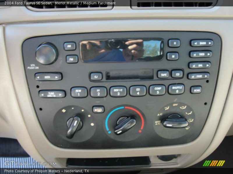 Merlot Metallic / Medium Parchment 2004 Ford Taurus SE Sedan