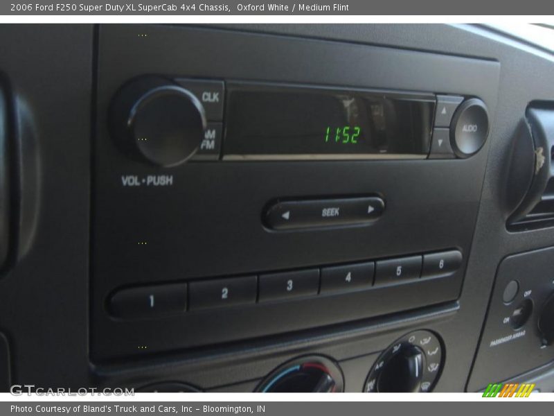 Oxford White / Medium Flint 2006 Ford F250 Super Duty XL SuperCab 4x4 Chassis
