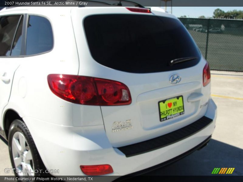 Arctic White / Gray 2007 Hyundai Santa Fe SE