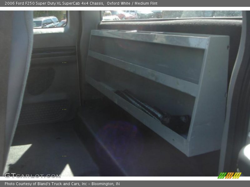 Oxford White / Medium Flint 2006 Ford F250 Super Duty XL SuperCab 4x4 Chassis