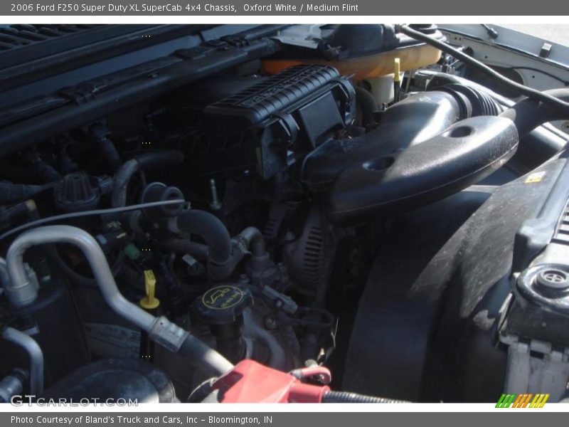 Oxford White / Medium Flint 2006 Ford F250 Super Duty XL SuperCab 4x4 Chassis