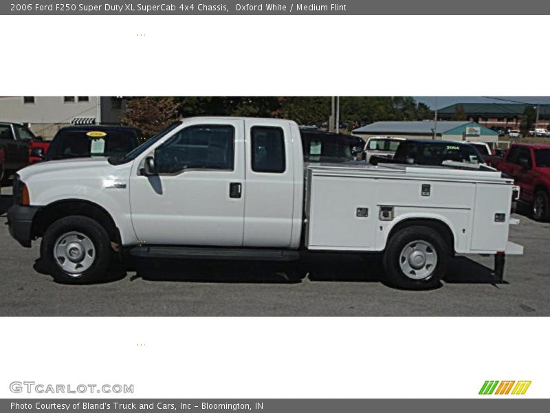 Oxford White / Medium Flint 2006 Ford F250 Super Duty XL SuperCab 4x4 Chassis