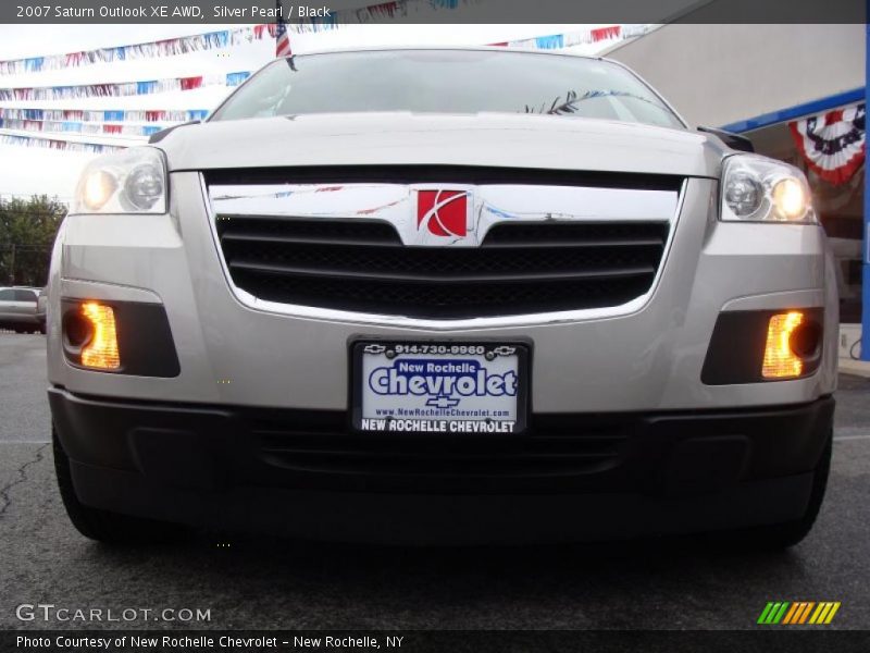 Silver Pearl / Black 2007 Saturn Outlook XE AWD