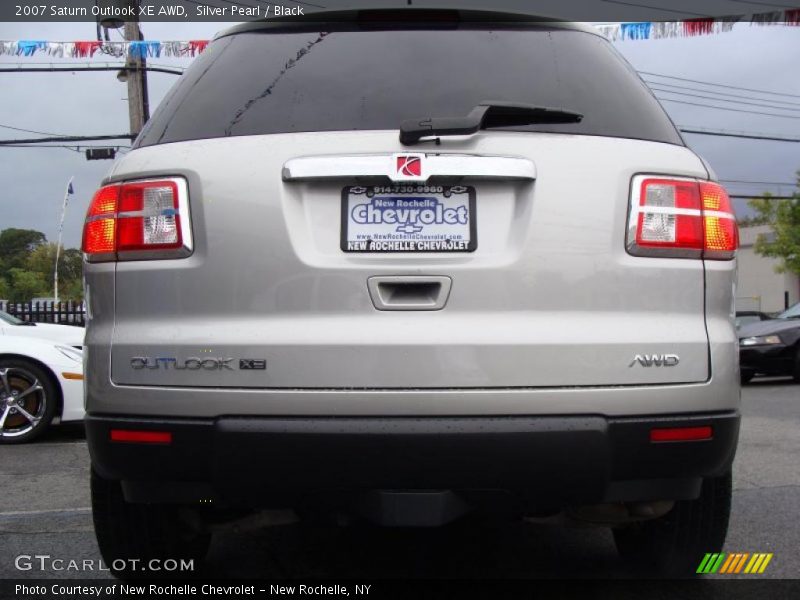 Silver Pearl / Black 2007 Saturn Outlook XE AWD