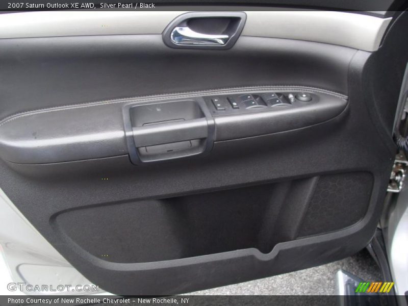 Silver Pearl / Black 2007 Saturn Outlook XE AWD