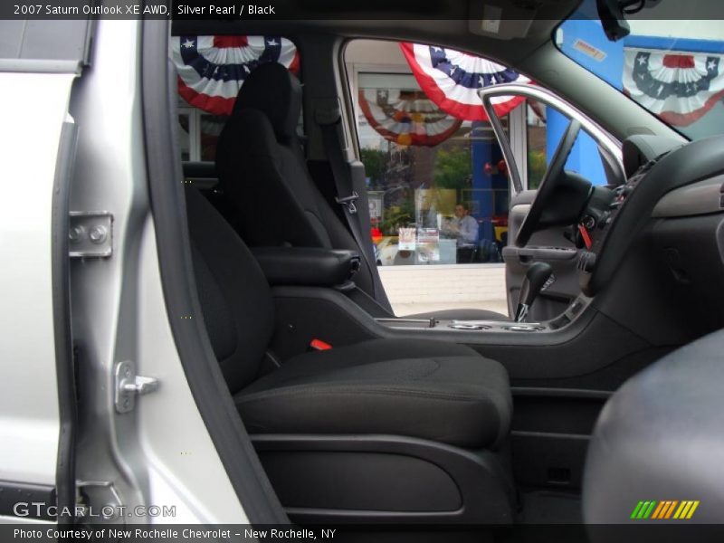 Silver Pearl / Black 2007 Saturn Outlook XE AWD