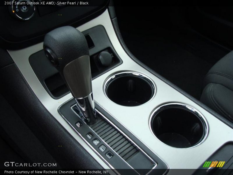 Silver Pearl / Black 2007 Saturn Outlook XE AWD