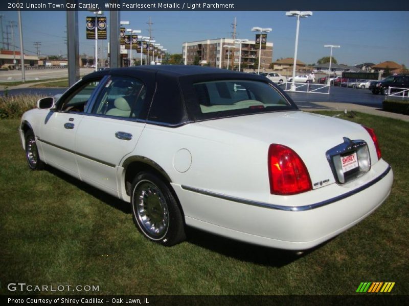 White Pearlescent Metallic / Light Parchment 2002 Lincoln Town Car Cartier