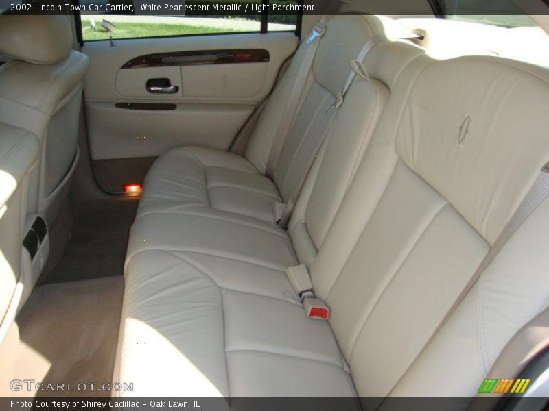 White Pearlescent Metallic / Light Parchment 2002 Lincoln Town Car Cartier