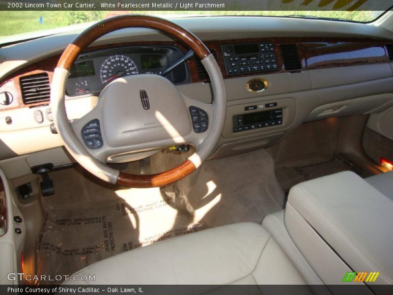 White Pearlescent Metallic / Light Parchment 2002 Lincoln Town Car Cartier