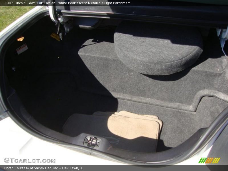 White Pearlescent Metallic / Light Parchment 2002 Lincoln Town Car Cartier