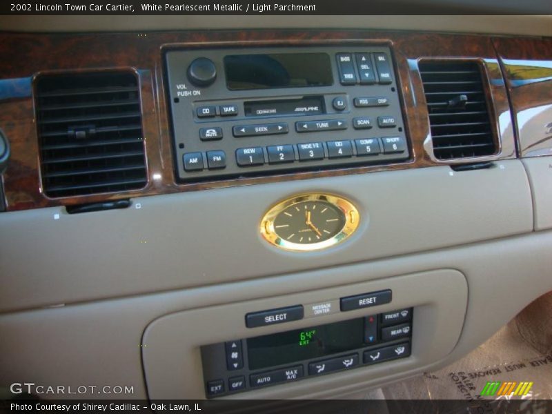 White Pearlescent Metallic / Light Parchment 2002 Lincoln Town Car Cartier
