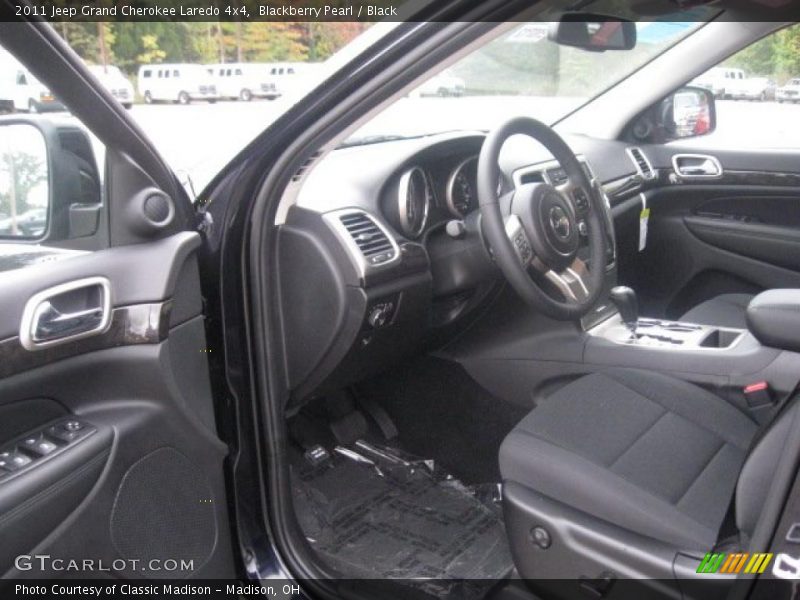 Blackberry Pearl / Black 2011 Jeep Grand Cherokee Laredo 4x4