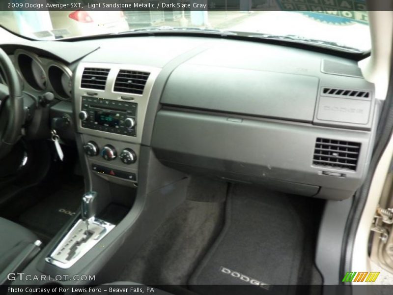 Light Sandstone Metallic / Dark Slate Gray 2009 Dodge Avenger SXT
