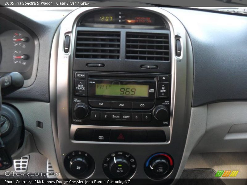 Clear Silver / Gray 2005 Kia Spectra 5 Wagon