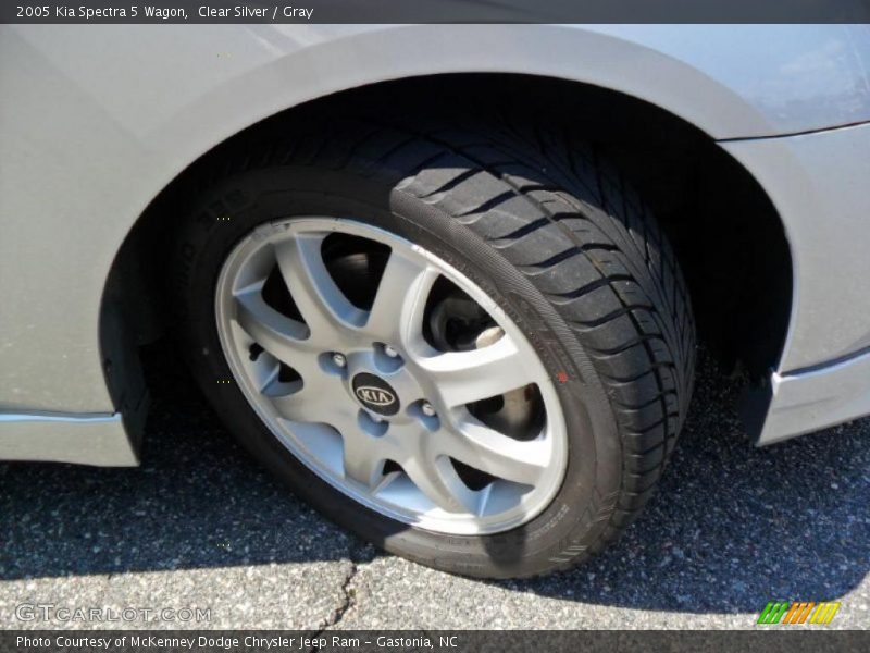 Clear Silver / Gray 2005 Kia Spectra 5 Wagon