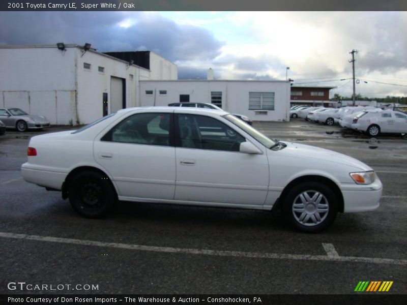 Super White / Oak 2001 Toyota Camry LE