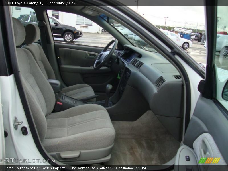 Super White / Oak 2001 Toyota Camry LE