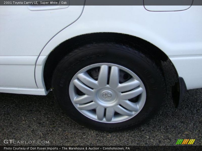 Super White / Oak 2001 Toyota Camry LE