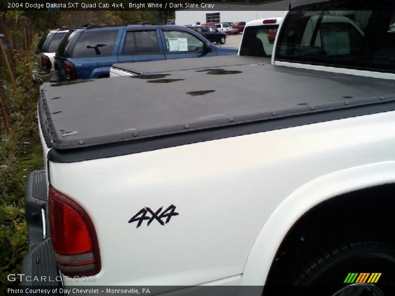 Bright White / Dark Slate Gray 2004 Dodge Dakota SXT Quad Cab 4x4