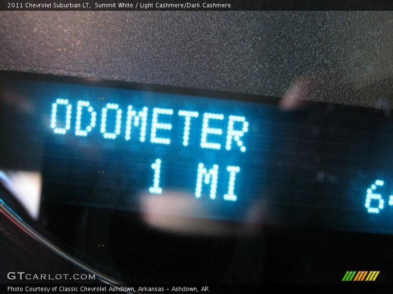 Summit White / Light Cashmere/Dark Cashmere 2011 Chevrolet Suburban LT