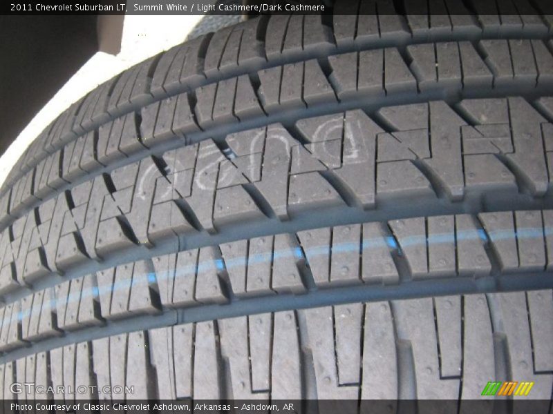 Summit White / Light Cashmere/Dark Cashmere 2011 Chevrolet Suburban LT