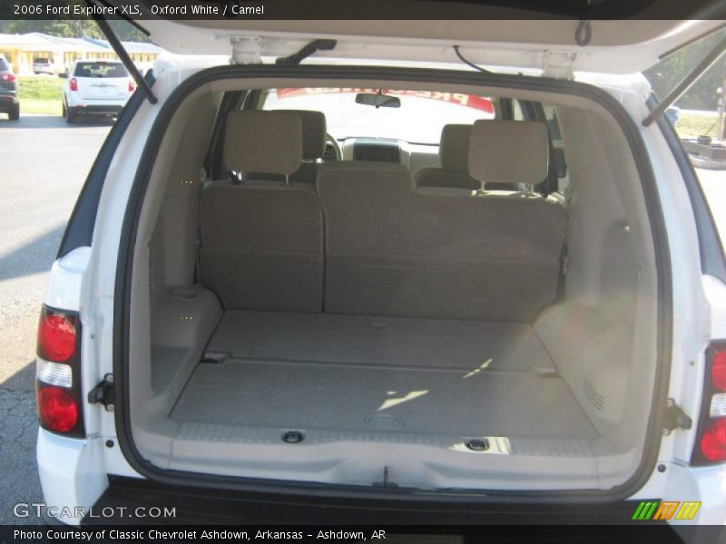 Oxford White / Camel 2006 Ford Explorer XLS