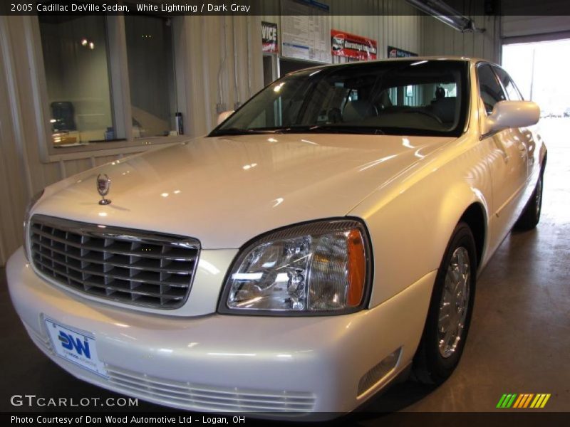 White Lightning / Dark Gray 2005 Cadillac DeVille Sedan