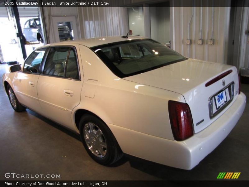 White Lightning / Dark Gray 2005 Cadillac DeVille Sedan