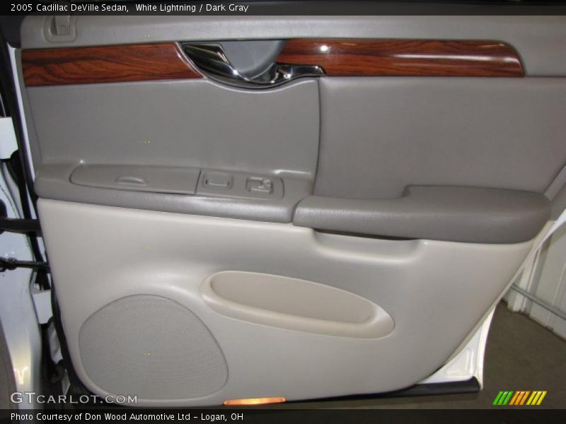 White Lightning / Dark Gray 2005 Cadillac DeVille Sedan