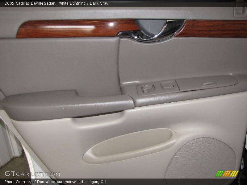 White Lightning / Dark Gray 2005 Cadillac DeVille Sedan