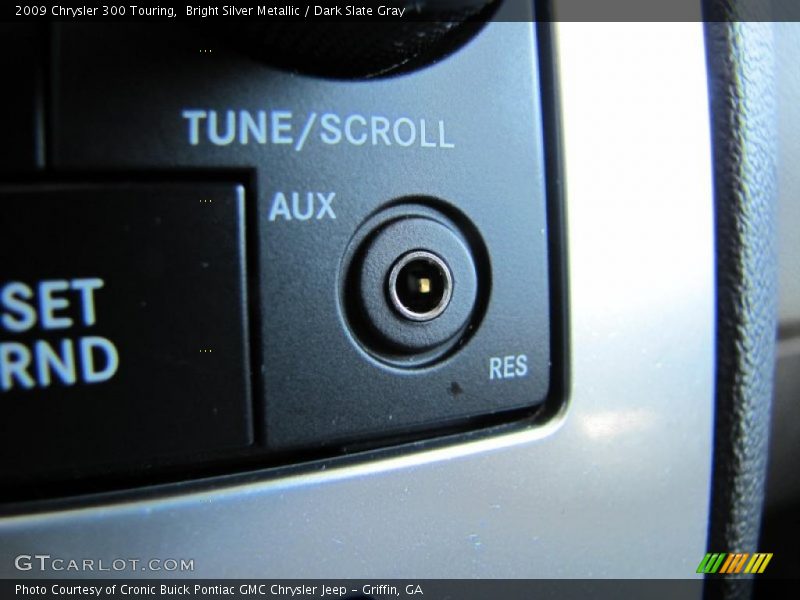 Bright Silver Metallic / Dark Slate Gray 2009 Chrysler 300 Touring