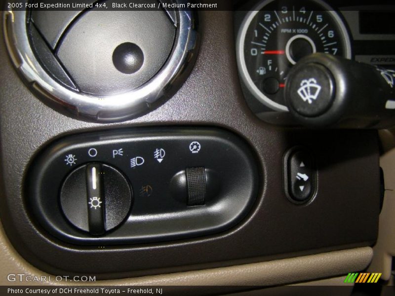 Black Clearcoat / Medium Parchment 2005 Ford Expedition Limited 4x4