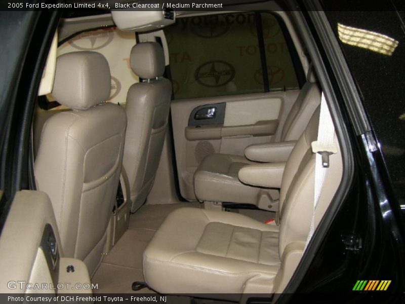 Black Clearcoat / Medium Parchment 2005 Ford Expedition Limited 4x4