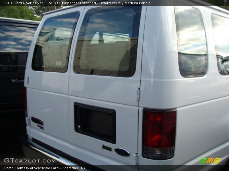 Oxford White / Medium Pebble 2010 Ford E Series Van E350 XLT Passenger Extended