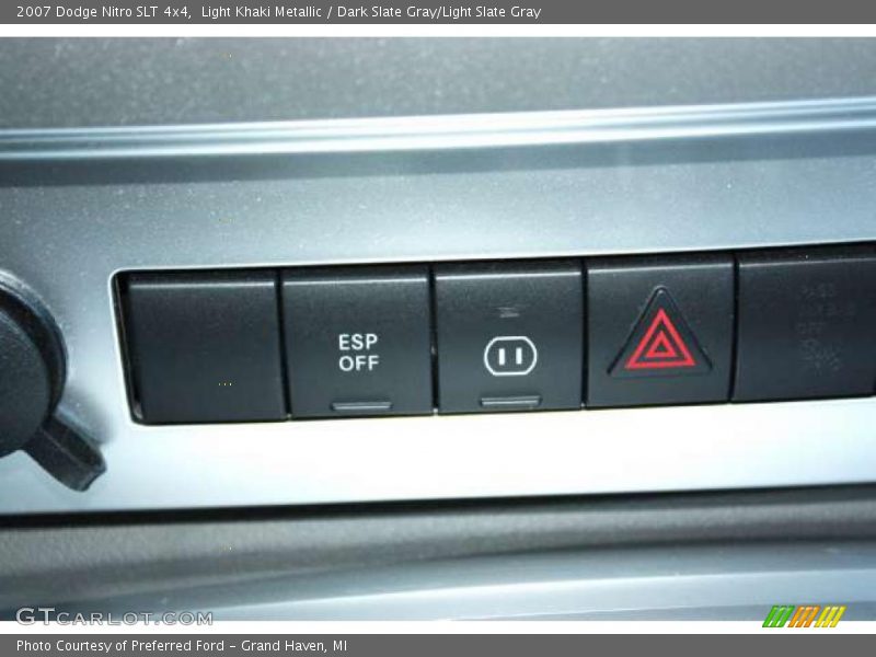 Light Khaki Metallic / Dark Slate Gray/Light Slate Gray 2007 Dodge Nitro SLT 4x4