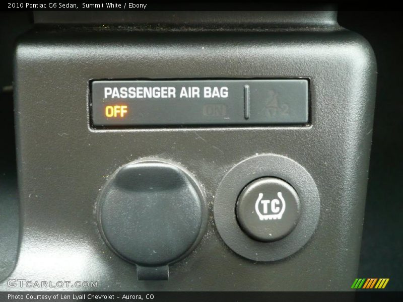 Summit White / Ebony 2010 Pontiac G6 Sedan