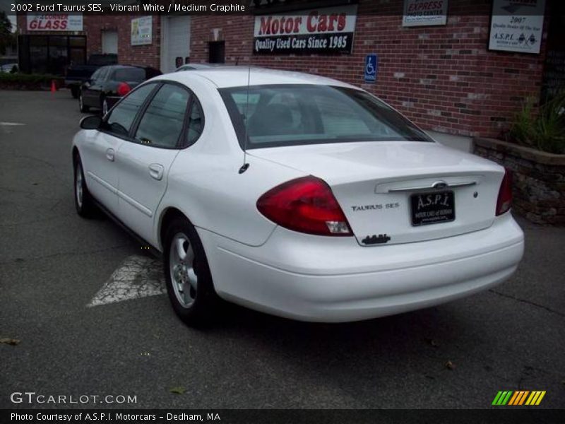 Vibrant White / Medium Graphite 2002 Ford Taurus SES