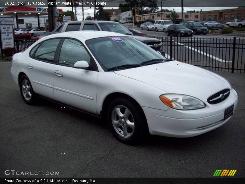 Vibrant White / Medium Graphite 2002 Ford Taurus SES