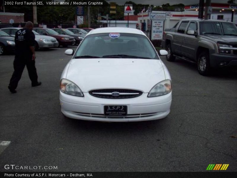 Vibrant White / Medium Graphite 2002 Ford Taurus SES