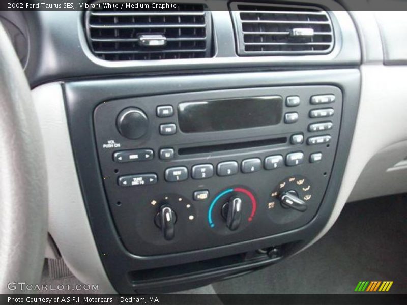 Vibrant White / Medium Graphite 2002 Ford Taurus SES