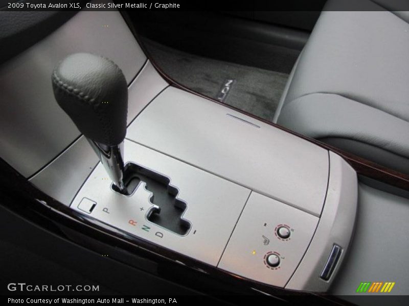 Classic Silver Metallic / Graphite 2009 Toyota Avalon XLS