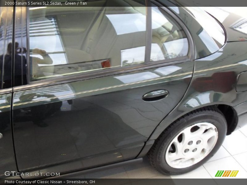 Green / Tan 2000 Saturn S Series SL2 Sedan