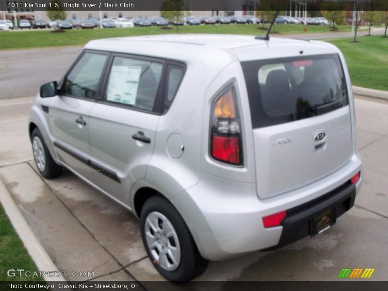 Bright Silver / Black Cloth 2011 Kia Soul 1.6