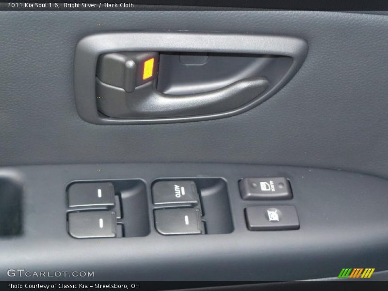 Bright Silver / Black Cloth 2011 Kia Soul 1.6