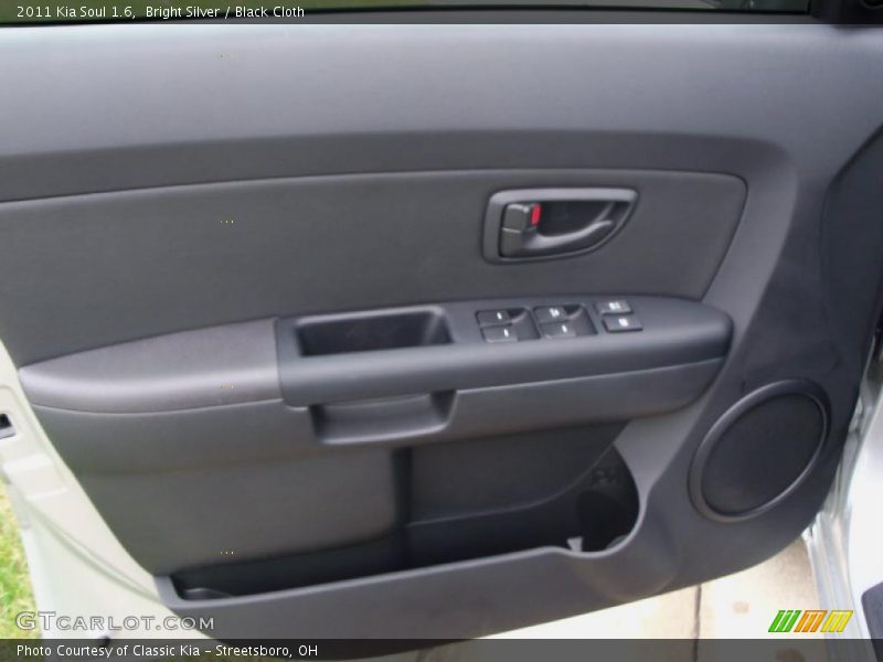 Bright Silver / Black Cloth 2011 Kia Soul 1.6